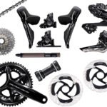 Découvrez le Shimano DURA ACE Di2 R9270, groupe route électronique 2x12 vitesses avec freins à disque hydrauliques pour des performances de haut niveau.