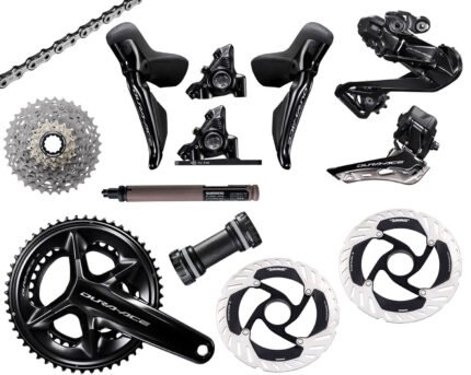 Découvrez le Shimano DURA ACE Di2 R9270, groupe route électronique 2x12 vitesses avec freins à disque hydrauliques pour des performances de haut niveau.